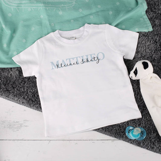 Babyshirt mit blauem Namen