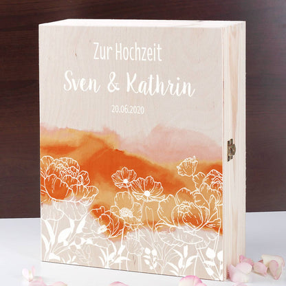 Große bedruckte Holzbox mit Blumen im Line Art Stil, Ihren Wunschnamen und einem Datum Ihrer Wahl