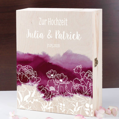 Individuell bedruckte Holzbox mit Watercolor-Hintergrund und weißen Blumen im Line Art Stil