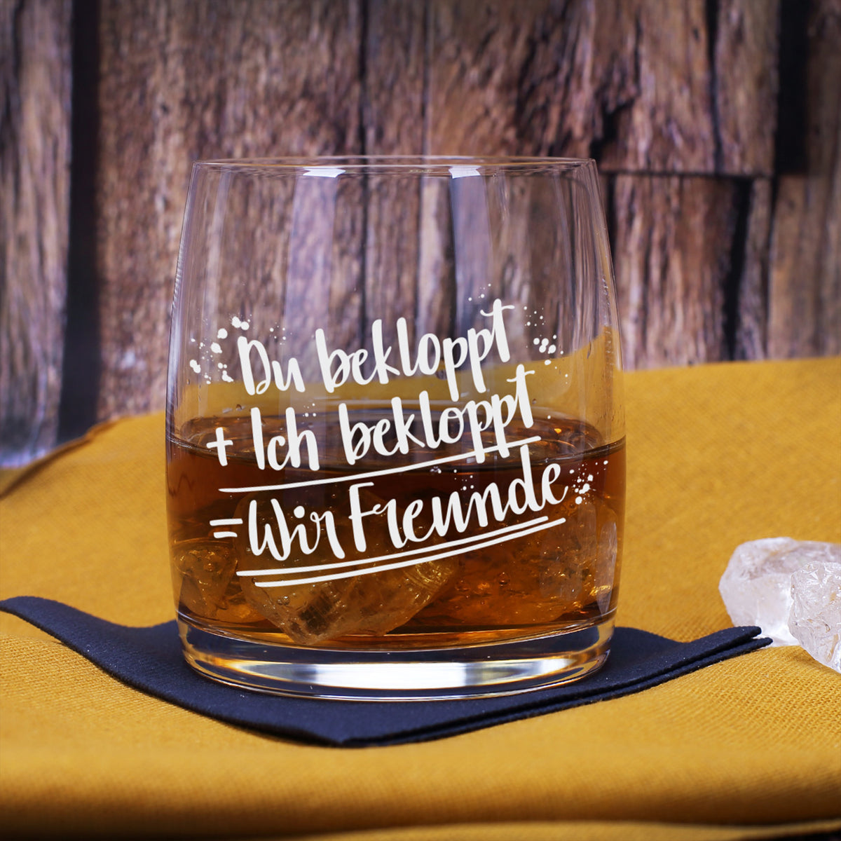 Whiskyglas mit Spruch Du bekloppt plus Ich bekloppt gleich Wir Freunde als lustiges Geschenk für Freunde
