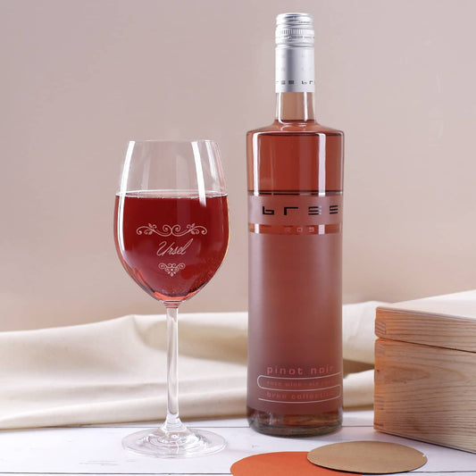 Persönlich graviertes Weinglas mit BREE Weinflasche