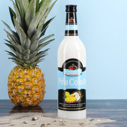 Mit fertig gemixtem Pina Colada Getränk