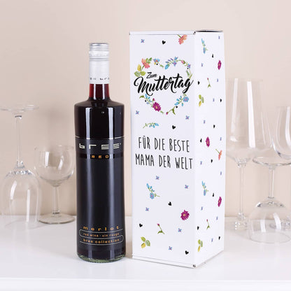 Blumenherz Motiv mit Wunschtext zum Muttertag auf einer Flaschenverpackung mit Wein