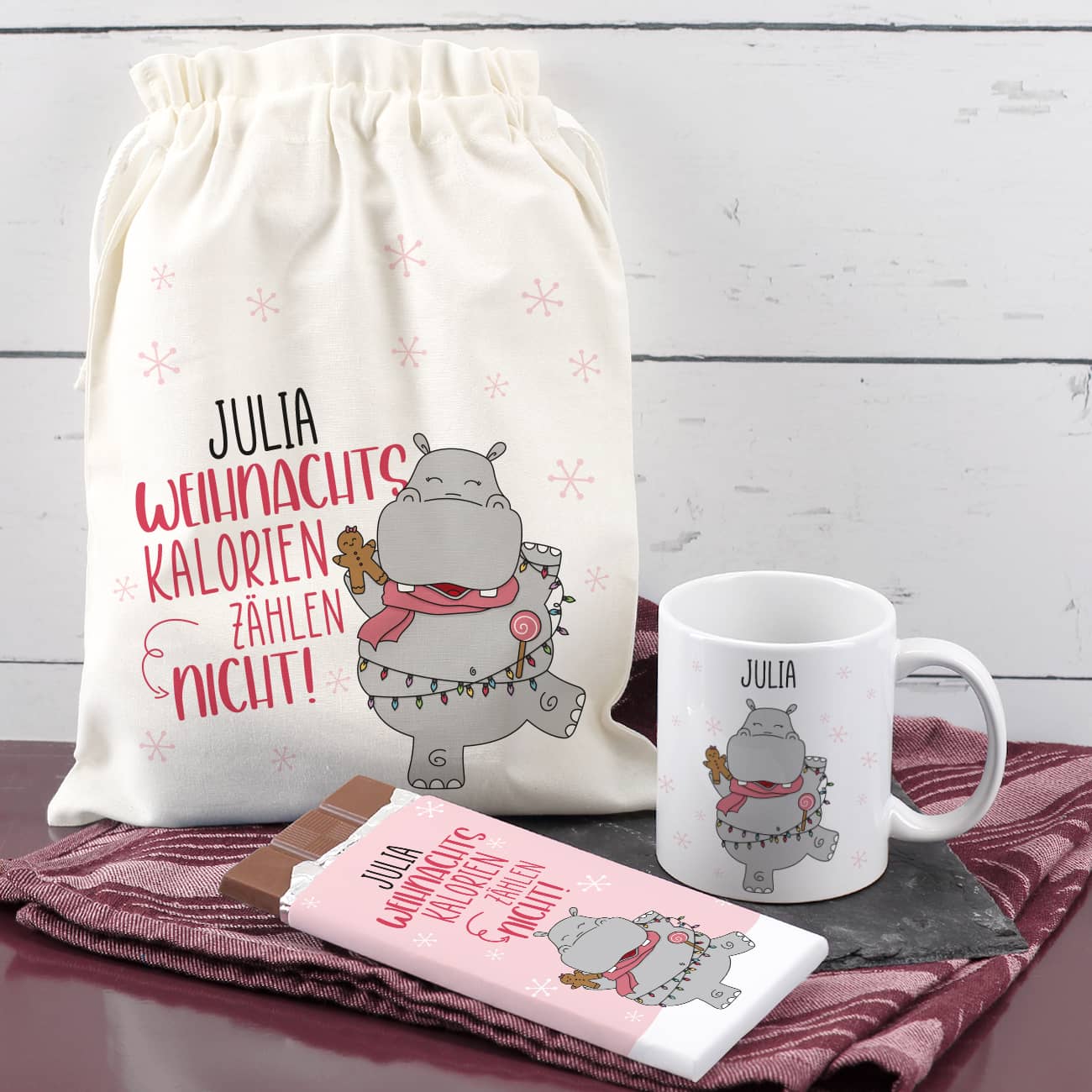 Geschenkset zu Weihnachten mit Geschenksack, bedruckter Tasse und Tafel Schokolade