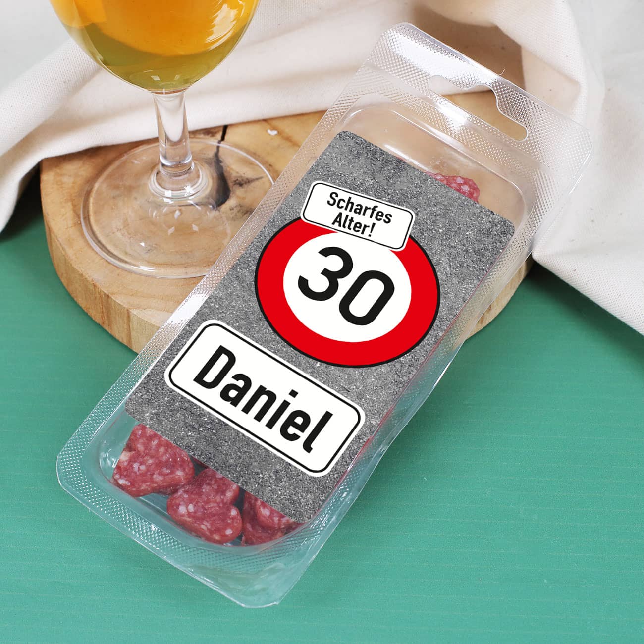 Salamisnack mit persönlich bedruckten Aufkleber