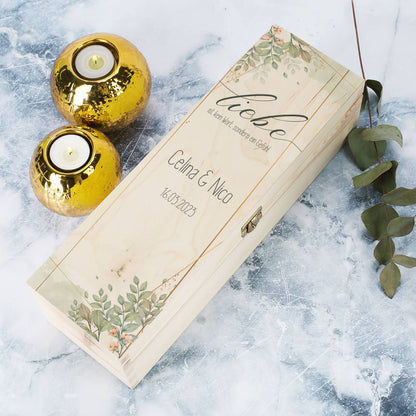 Geschenkbox aus Holz bedruckt mit einem wunderschönen Watercolor-Motiv, einem romantischen Spruch und den Namen des Brautpaares, sowie Datum des Hochzeitstages