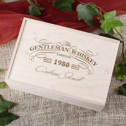 gravierte Holzkist mit Deckel zum aufziehen