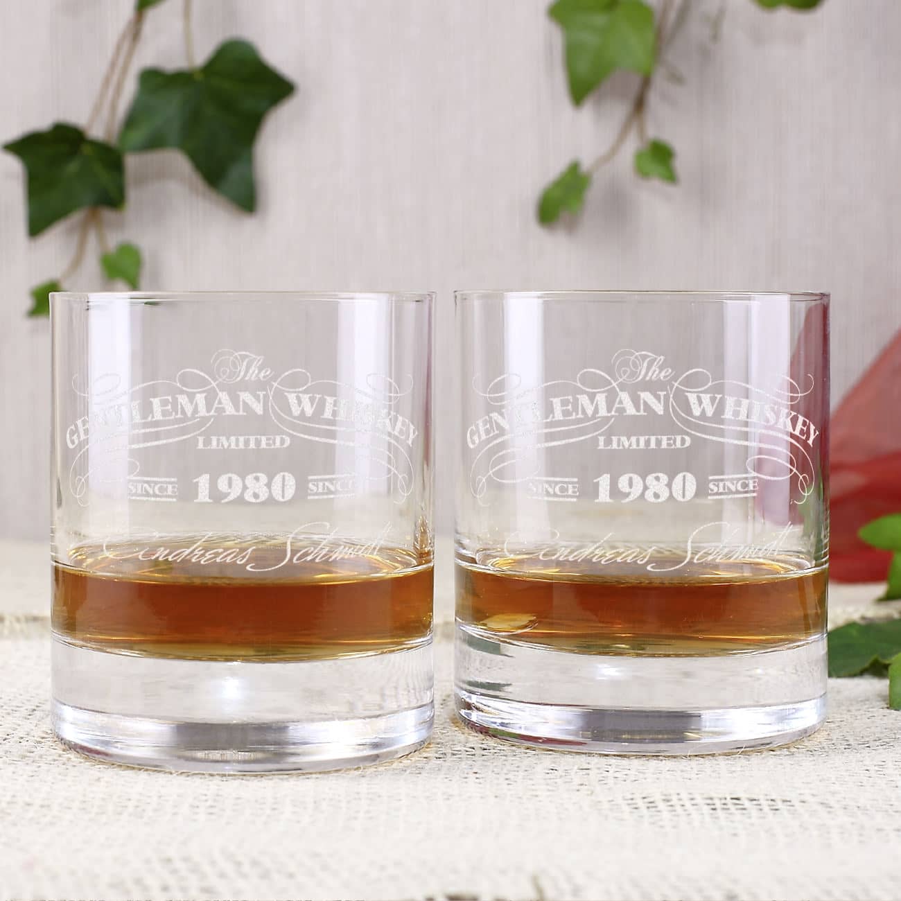 mit Ihren Wunschnamen und Jahr gravierte Whiskygläser