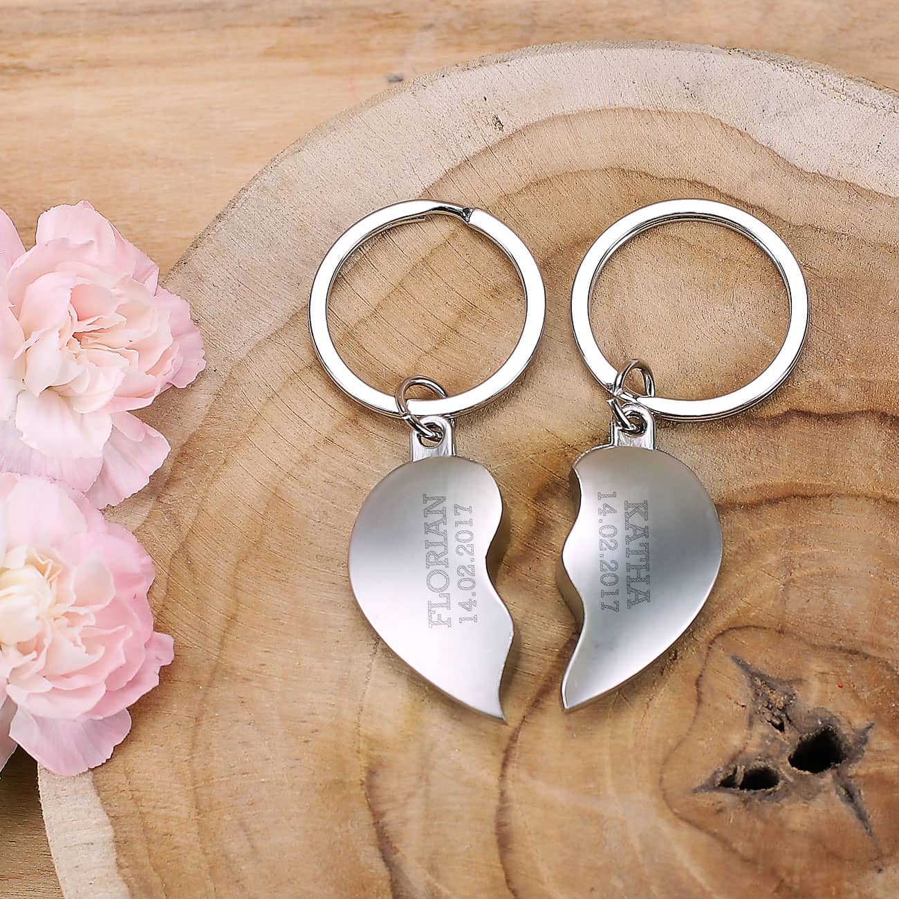 Gravierte Paaranhänger als Geschenkset