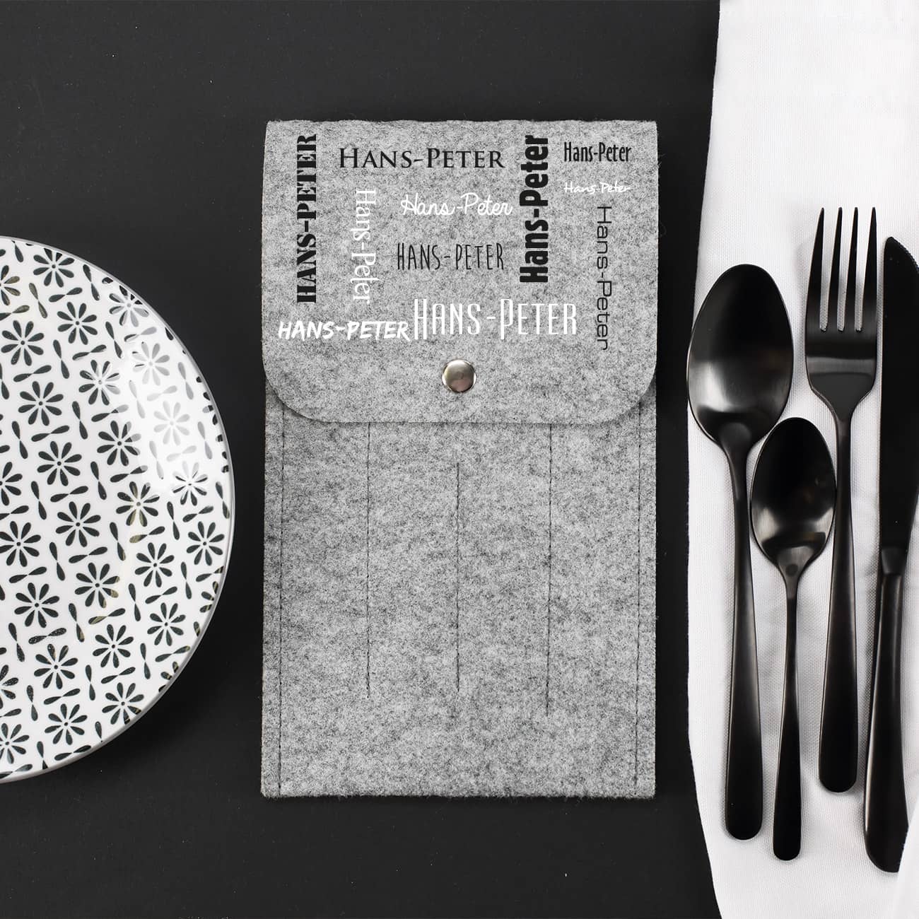 Bestecktasche aus Filz mit Name in verschiedenen Schriftarten bedruckt