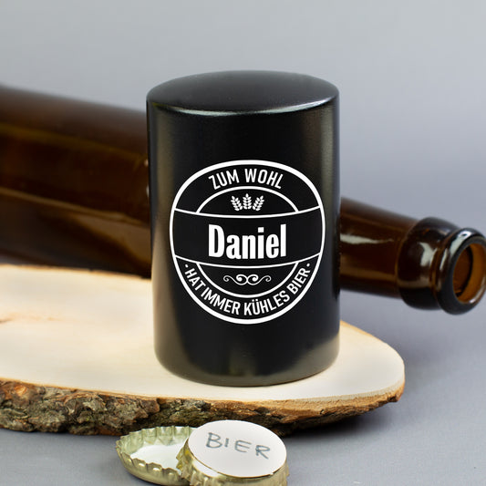 Silberfarbener Push-Up Flaschenöffner mit Namenspersonalisierung und Bier-Emblem