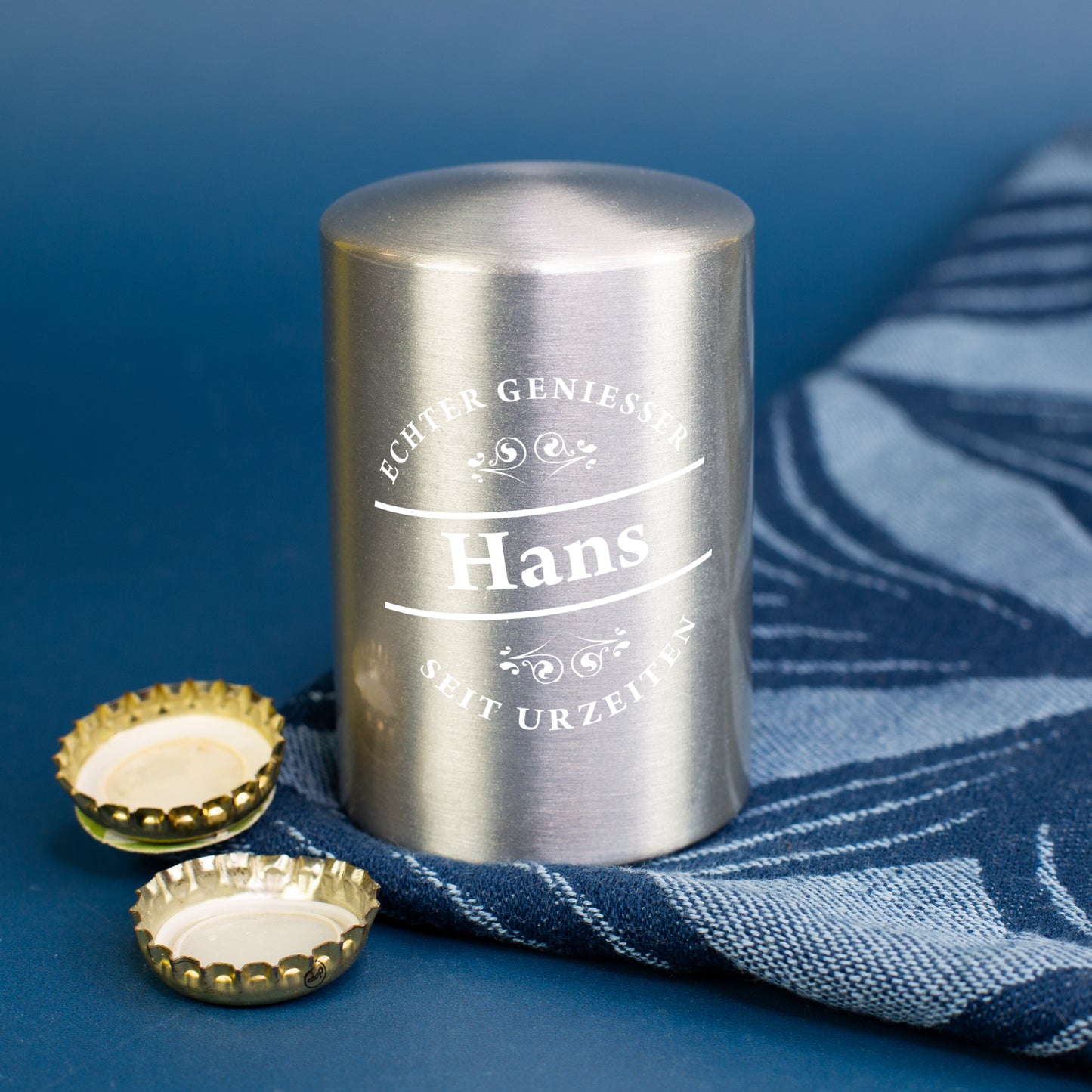 Silberfarbener Push-Up Flaschenöffner aus Metall mit personalisiertem Druck