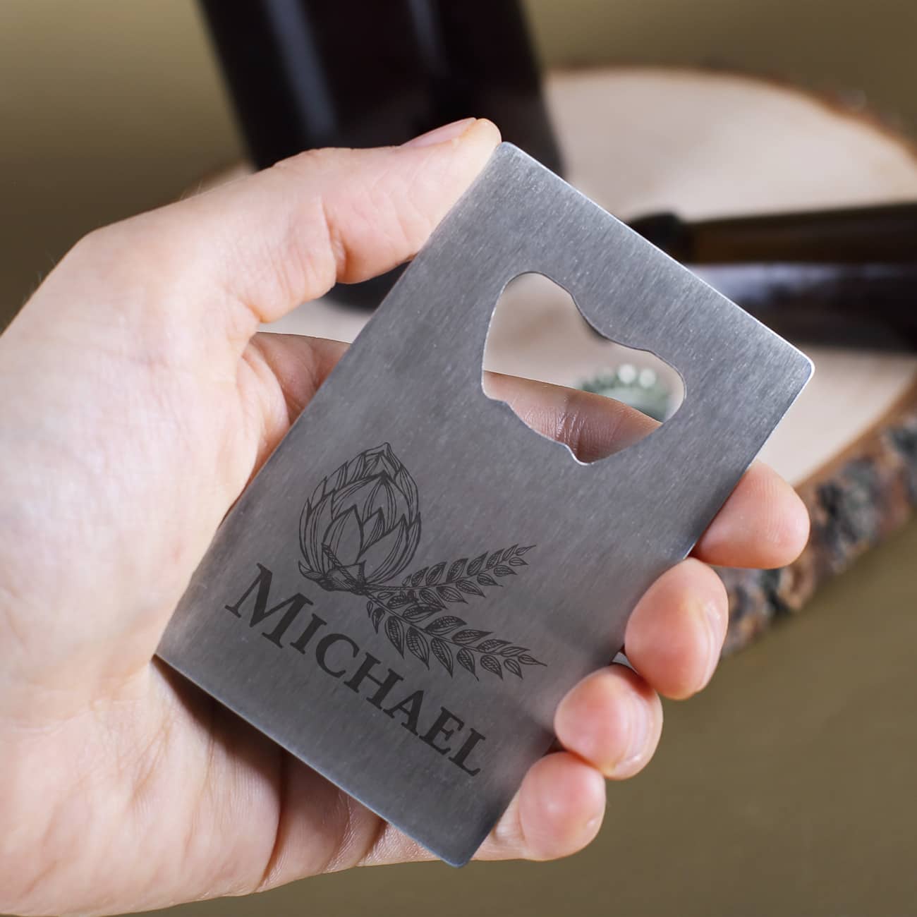 Persönlicher Flaschenöffner mit Name, Hopfen und Weizen