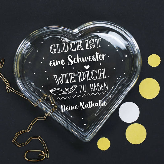 Heller Druck auf edler Herzdose aus Glas