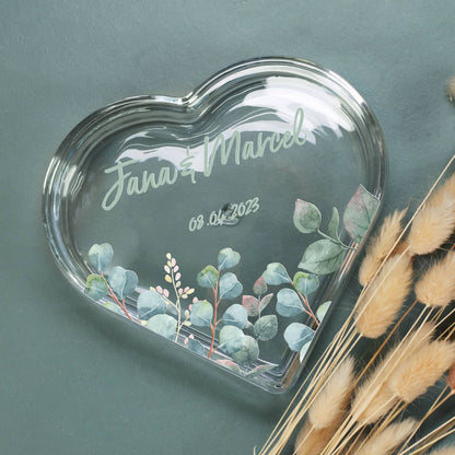 Heller Druck auf edler Herzdose aus Glas