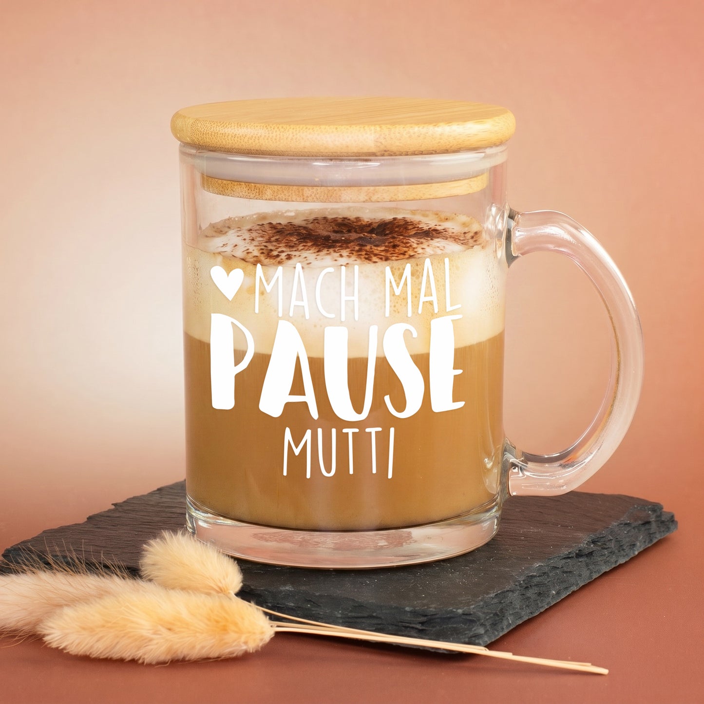 Glastasse mit Bambusdeckel und Aufdruck Mach mal Pause Mutti als Geschenk