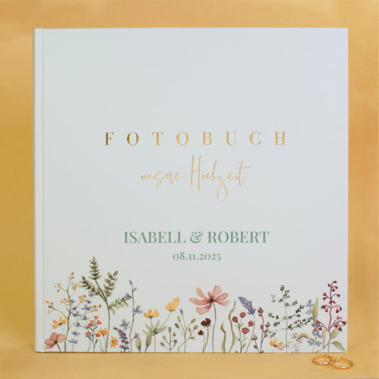 Fotoalbum zur Hochzeit mit Wildblumen-Design und Personalisierung, dekorativ fotografiert