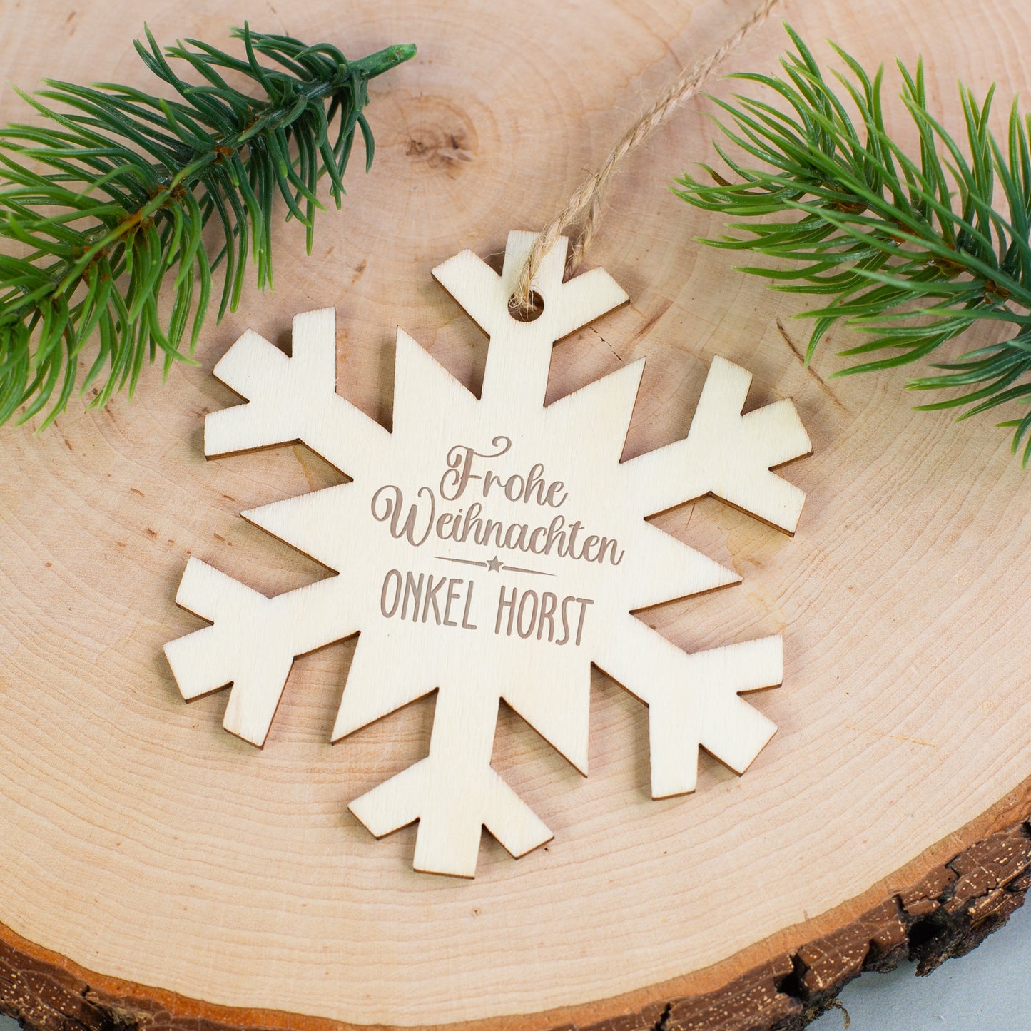 Personalisierte Weihnachtsanhänger aus Holz mit Name in 4 Formen | Christbaumschmuck & Geschenkanhänger