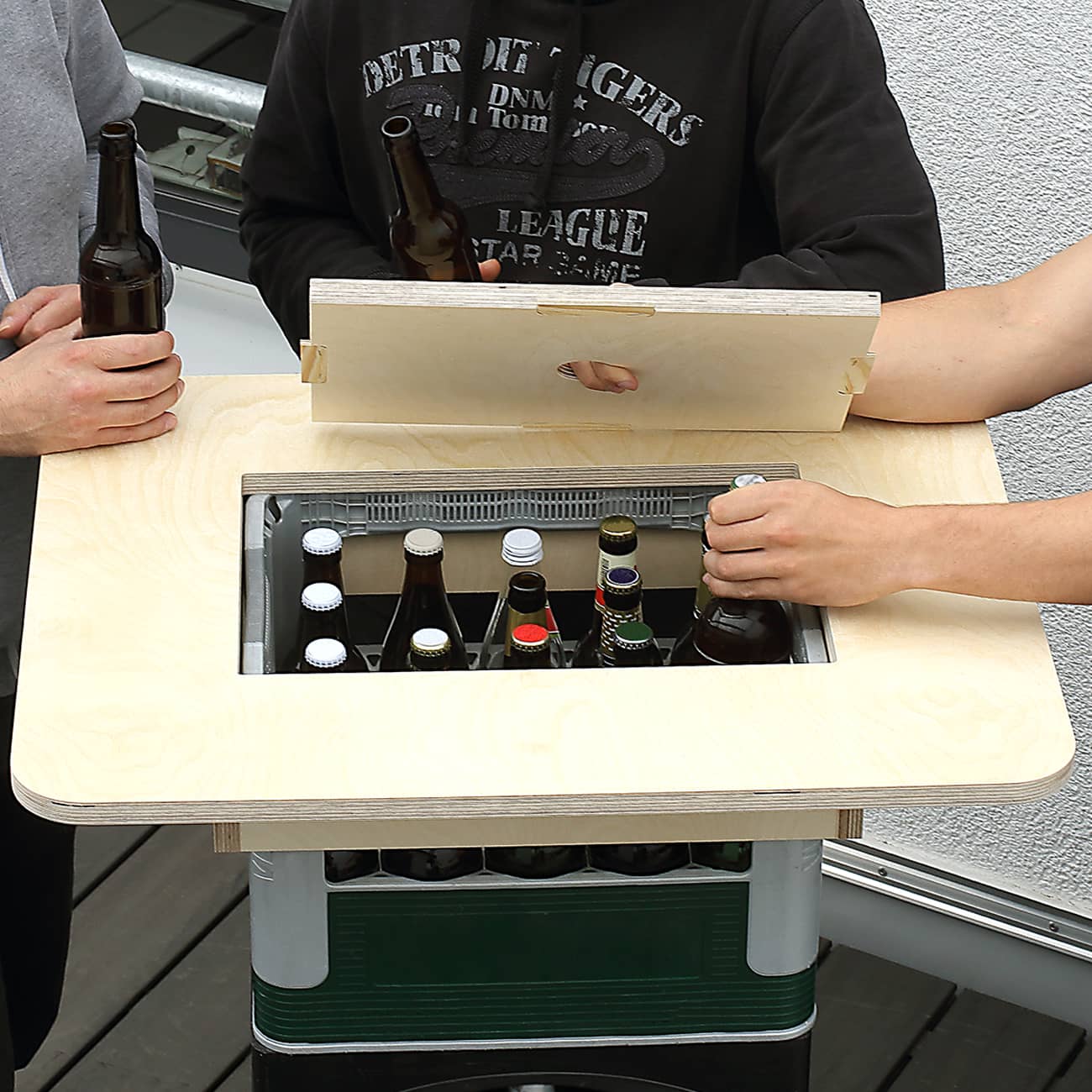 Bierkasten-Tisch zum Vatertag - mit persönlicher Gravur