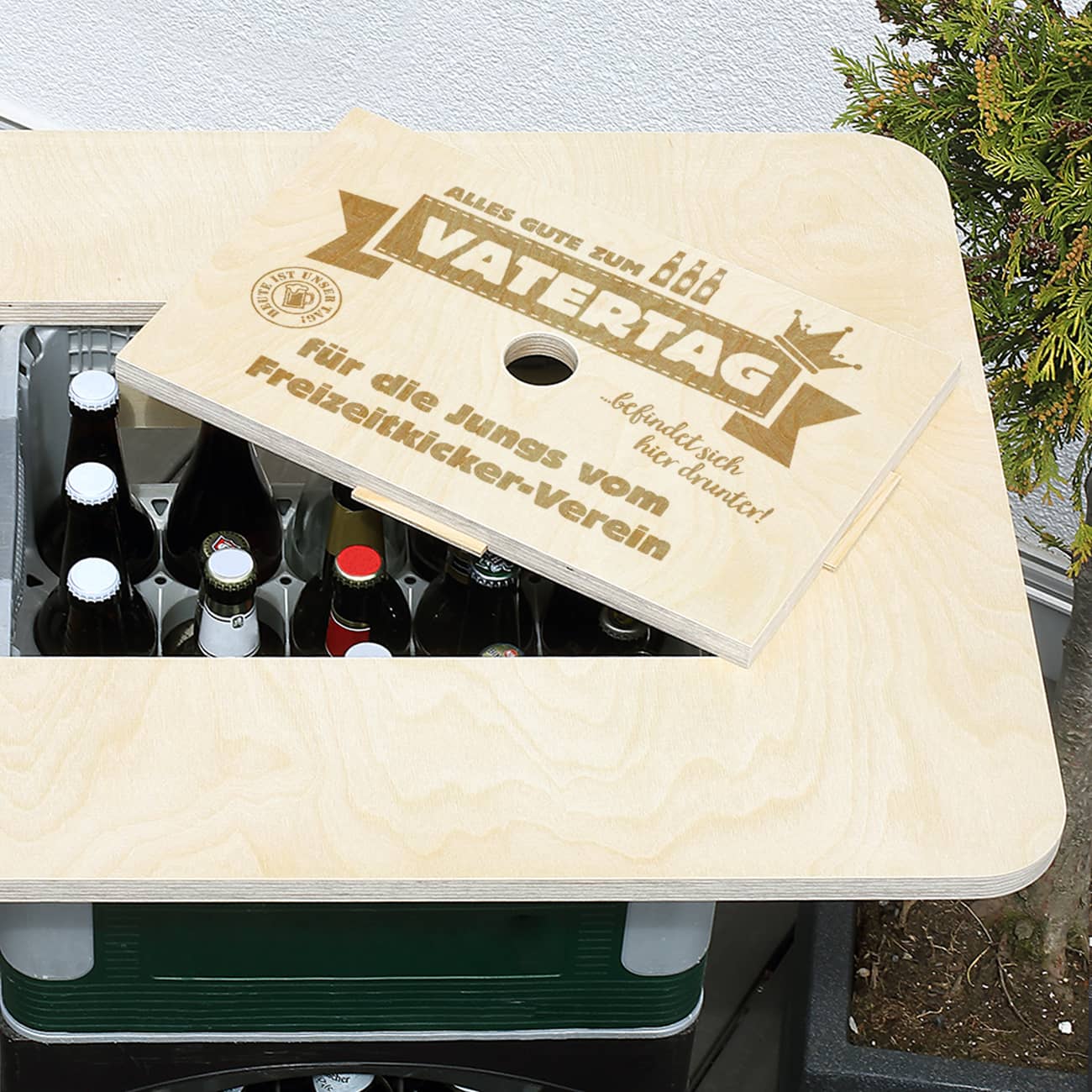 Bierkasten-Tisch zum Vatertag - mit persönlicher Gravur