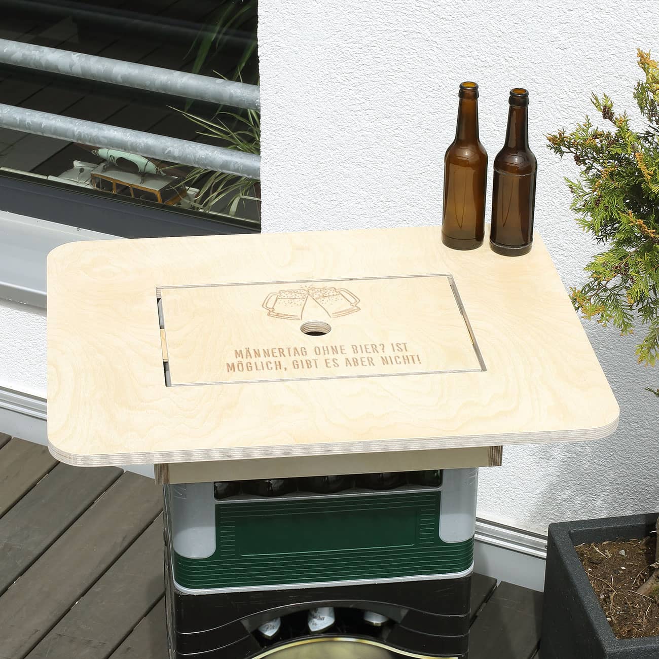 Gravierter Bierkasten-Tischaufsatz aus Holz zum Männertag