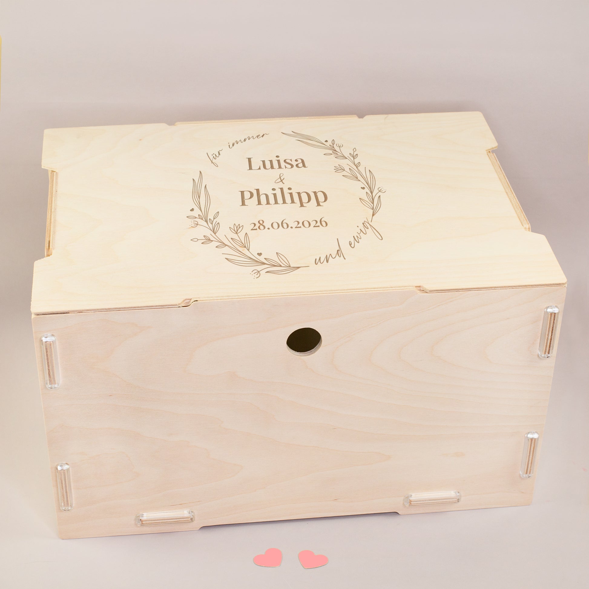Gravierte Hochzeitsbox mit Namen und Datum als Geschenkidee