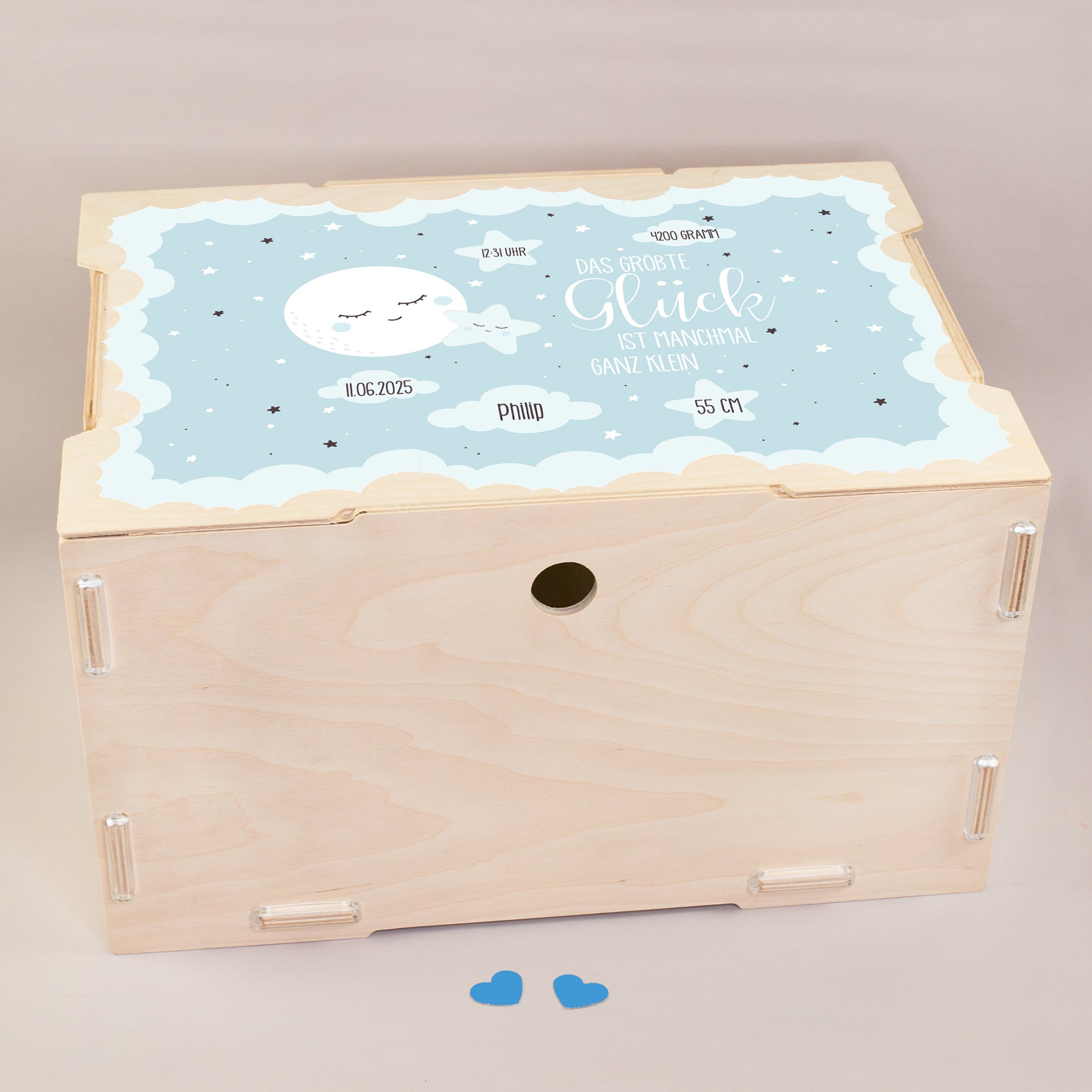 Aufbewahrungsbox aus Holz mit Deckel und blauem Baby-Aufdruck