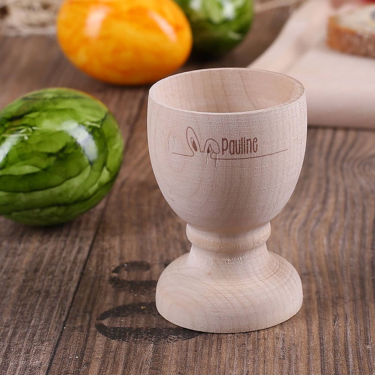 Eierbecher mit süßen Osterhasen Ohren