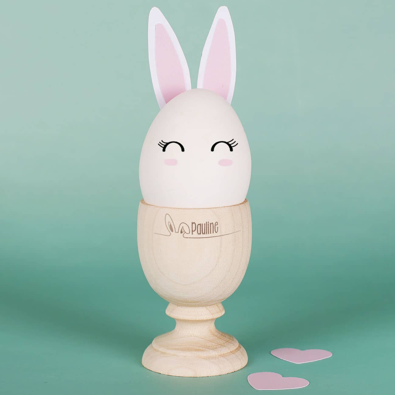 personalisierter Holz-Eierbecher mit Gravur des Namens als Geschenk zu Ostern