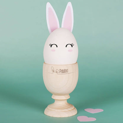 personalisierter Holz-Eierbecher mit Gravur des Namens als Geschenk zu Ostern