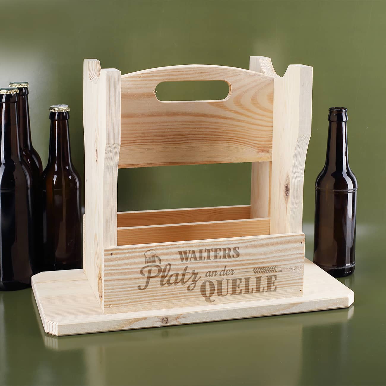 Männertag Bierträger-Hocker "Platz an der Quelle" mit Name graviert