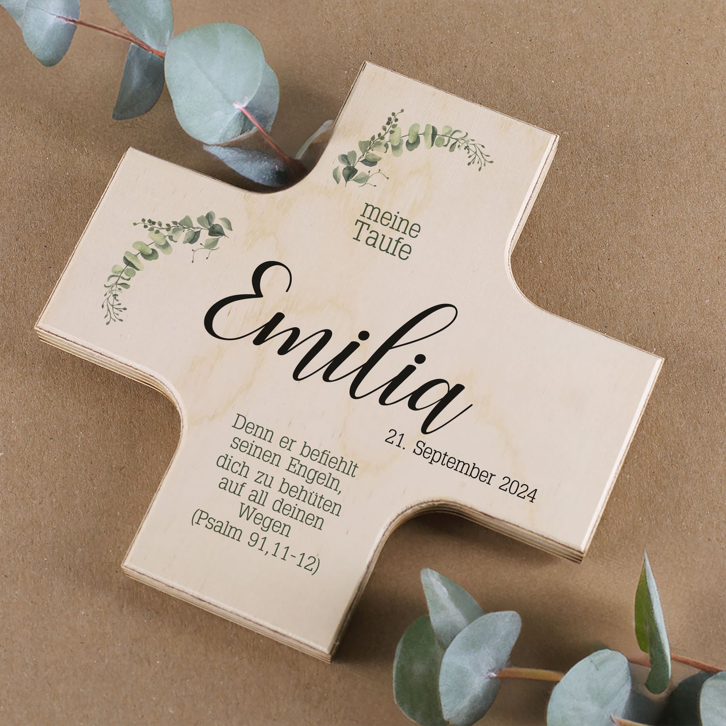 Holzkreuz zur Taufe, Kommunion oder Konfirmation mit zarten Blattzweigen