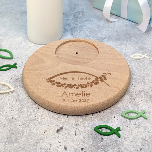 Personalisierter Holz-Kerzenteller mit Fischmotiv zur Taufe – ohne Kerze, mit Name Amelie und Datum