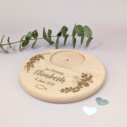 Kerzenteller Holz zur Firmung mit Fischsymbol und personalisierter Gravur
