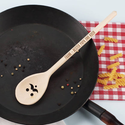Holzlöffel mit Ausstanzung und Gravur