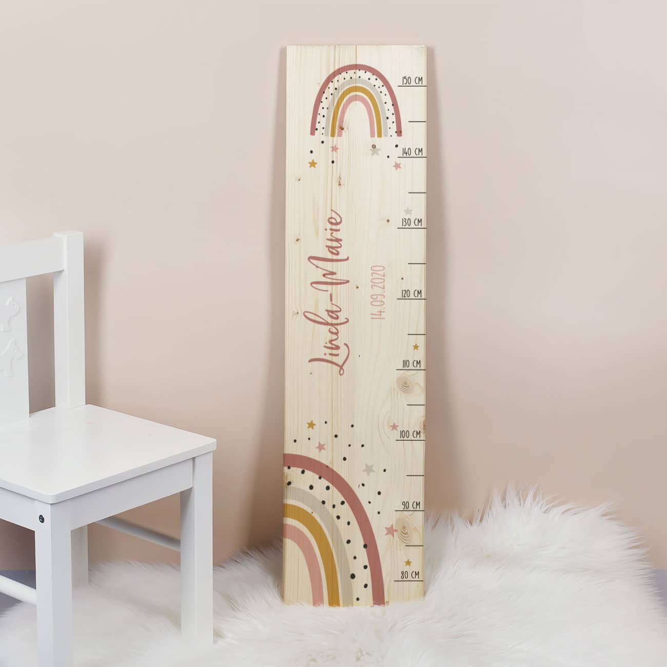 Messlatte aus Holz mit Regenbogen Motiv mit Name und Datum