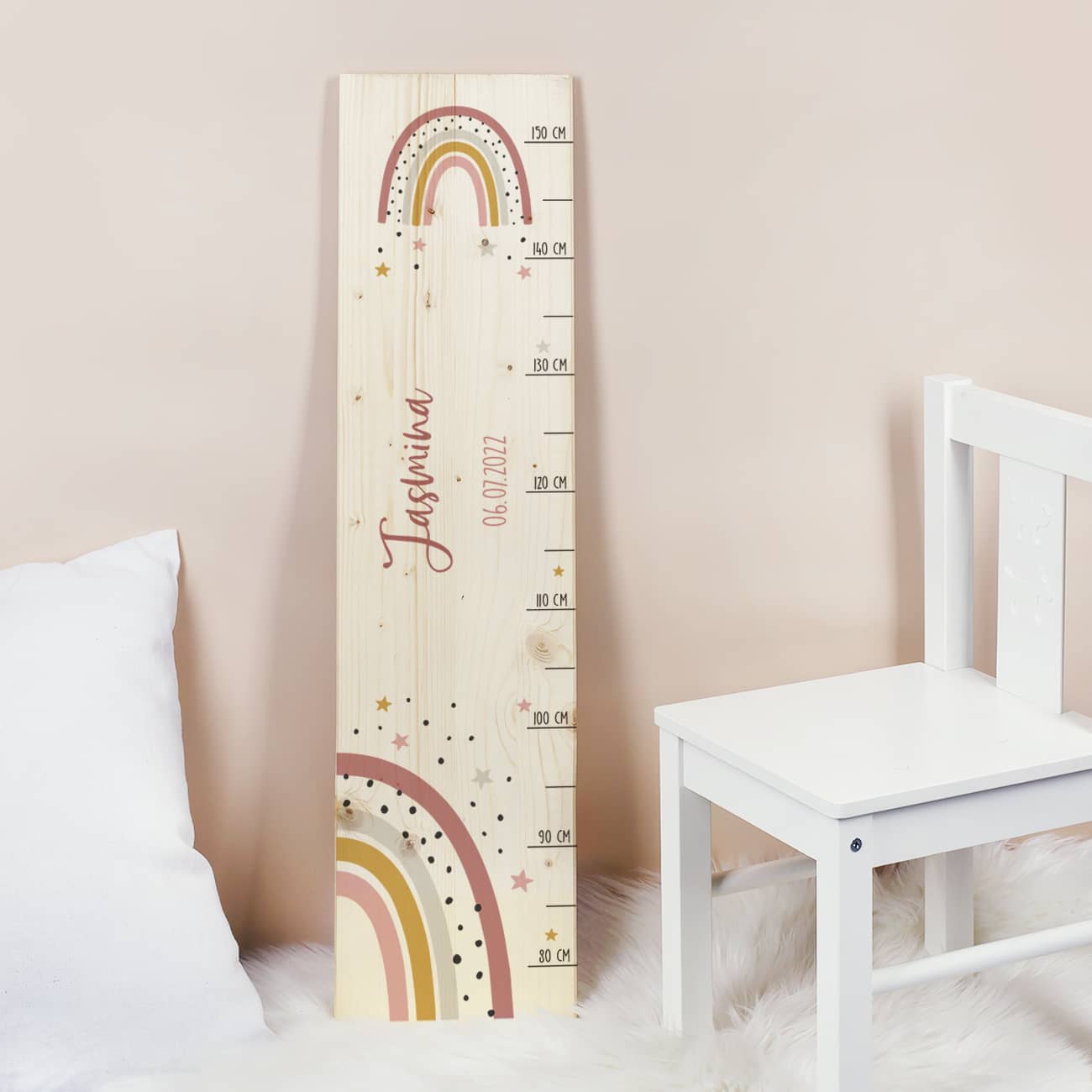 Messlatte aus Holz mit Regenbogen Motiv mit Name und Datum