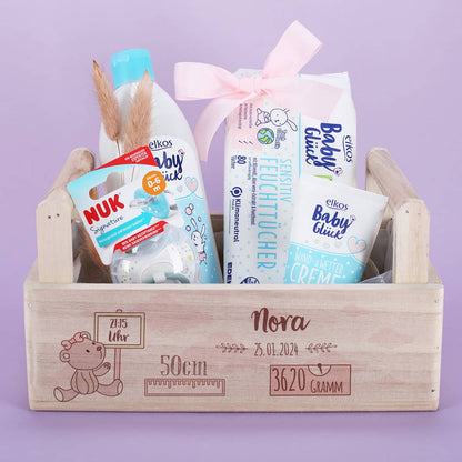 Geschenkkorb aus Holz mit Personalisierung