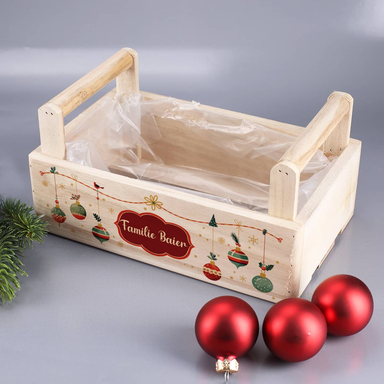 Weihnachtliche Geschenkverpackung aus Holz mit Name bedruckt