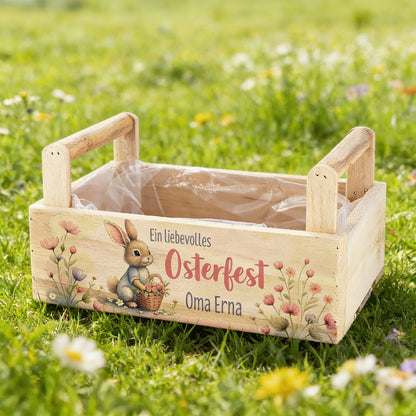 Zwei-Griff Korb auf grüner Frühlingswiese