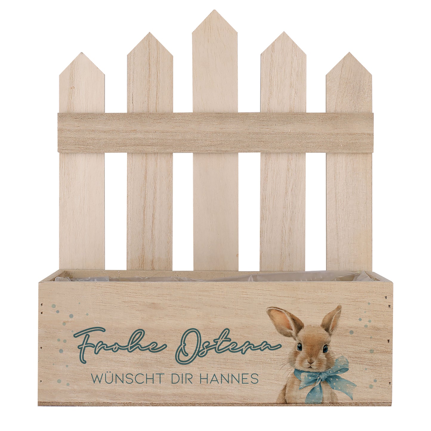Personalisierter Pflanzkorb aus Holz mit Zaunelement, Hasenmotiv, Schriftzug Frohe Ostern und Wunschtext auf der Vorderseite