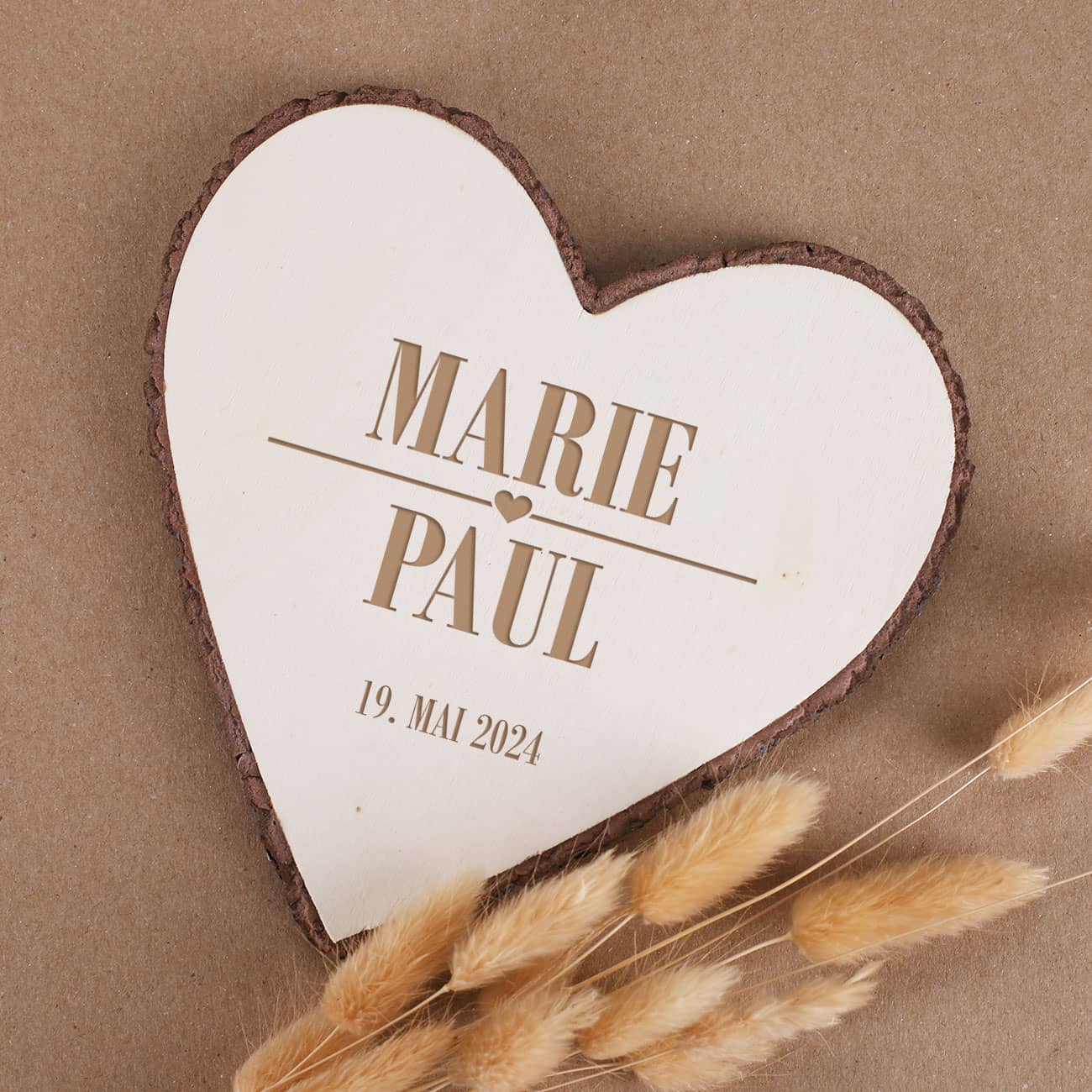 Romantische Herzscheibe aus Birke mit Ihren Wunschdaten personalisiert