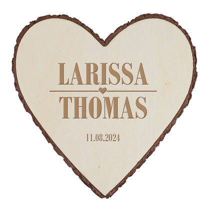 Holzscheibe in Herzform mit Wunschnamen und Datum nach Wahl graviert