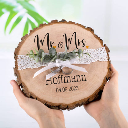Hübsche und persönliche - Mr & Mrs - Erlenscheibe als Ringkissen zur Hochzeit