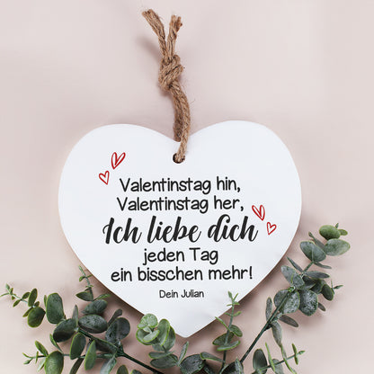 Holzherz als Geschenk zum Valentinstag mit Ihrem Wunschtext