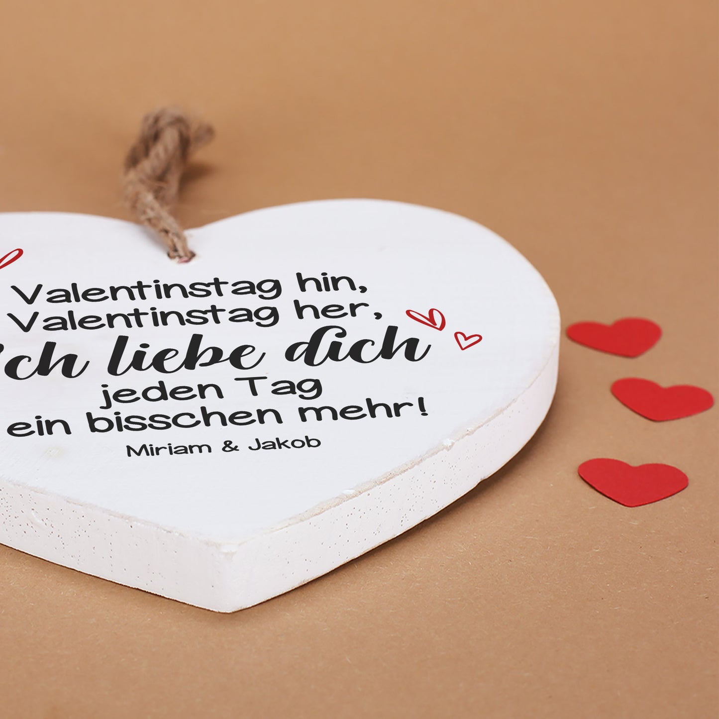 Holzherz als Geschenk zum Valentinstag mit Ihrem Wunschtext