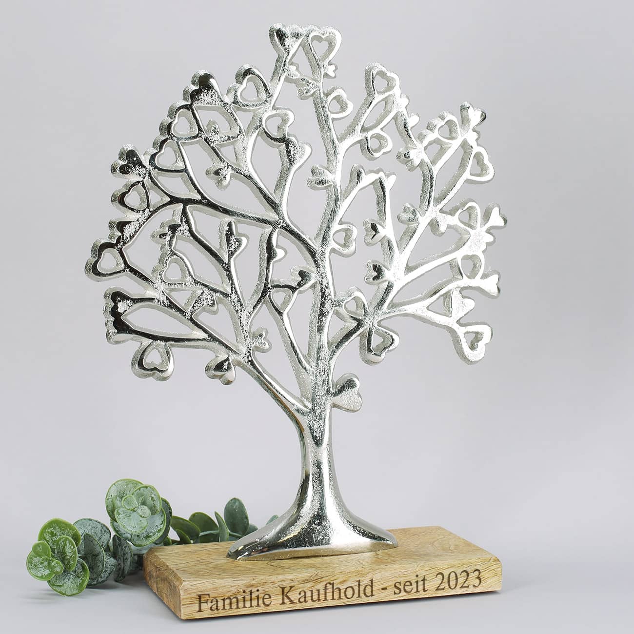 Individuelle Skulptur mit Baum
