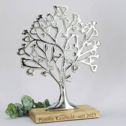 Individuelle Skulptur mit Baum