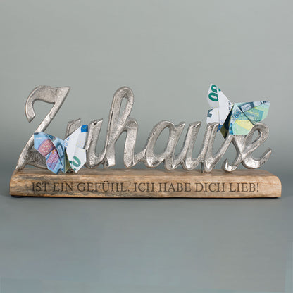 Gravierte Skulptur "Zuhause" mit Wunschtext - Dekoration aus Aluminium mit Holzsockel