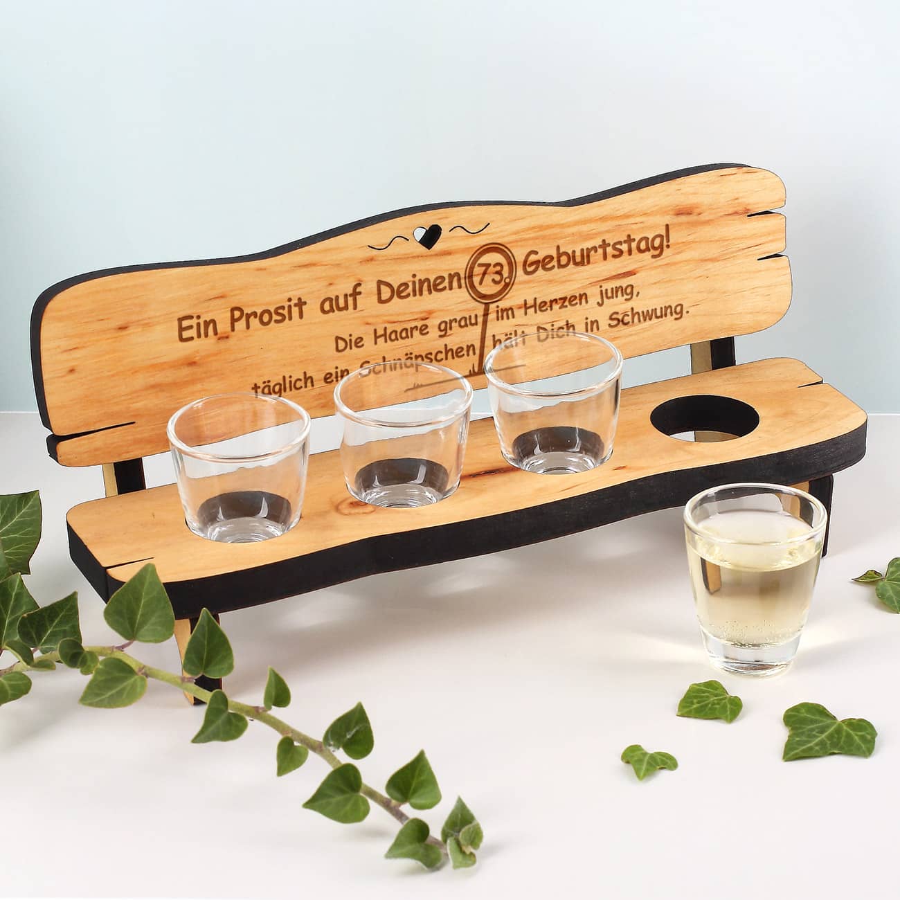 Persönliche Schnapsbank aus Holz mit 4 Gläsern